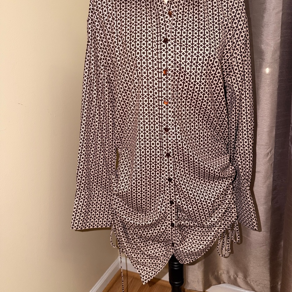 Chic Button-Up Patterned Dress - Picture 2 of 3